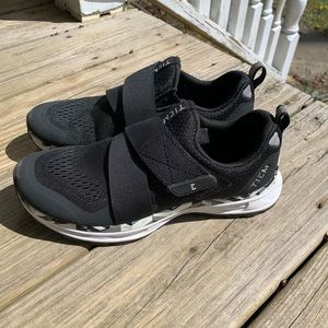 Tiem black geometric cycling shoes